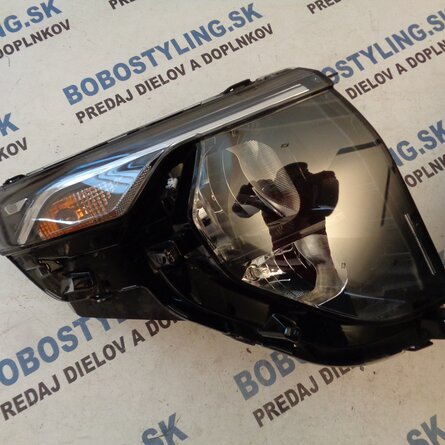 Courier pravé svetlo R2X6-13W029-AF 290€