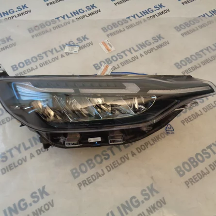 Custom 23- pravé LED svetlo PZ31-13E014-CB 480€