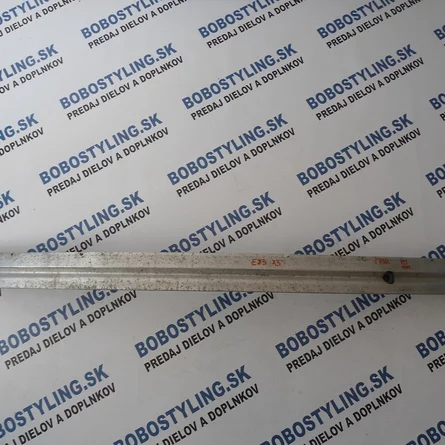 E83 predná výstuha 51113439780 135€