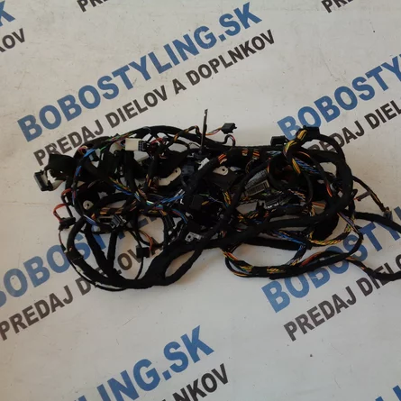 E84 káblové vedenie pod doskou 61119283120 55€