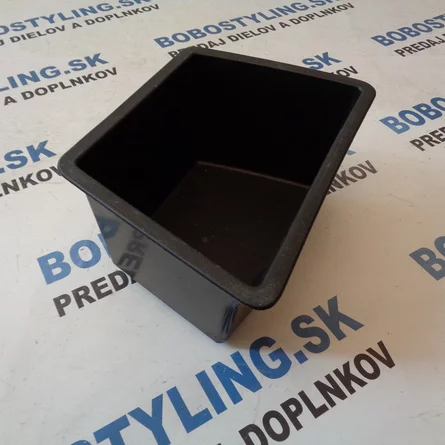 E84 kastlík pravý kufrový 51472991386 22€