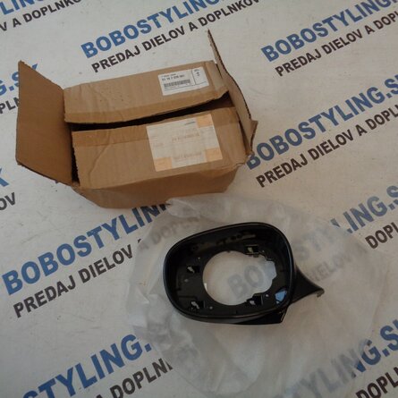 E90 LCI ľavý lesklý rámik 51167220561 43,84€