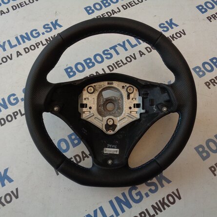 E90BSP Perfora + hladká čierna + farebná niť (skosený spodok) 118€