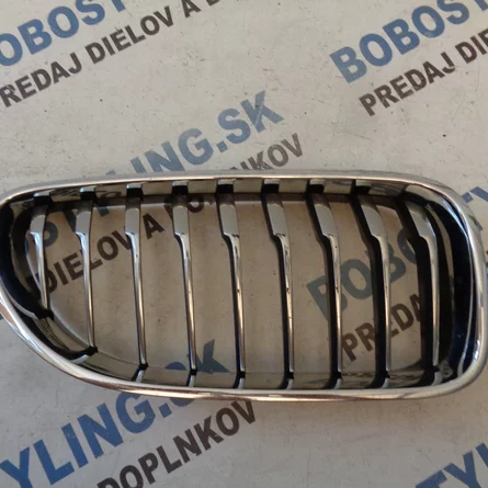 F06 pravý grill 51137211922 30€