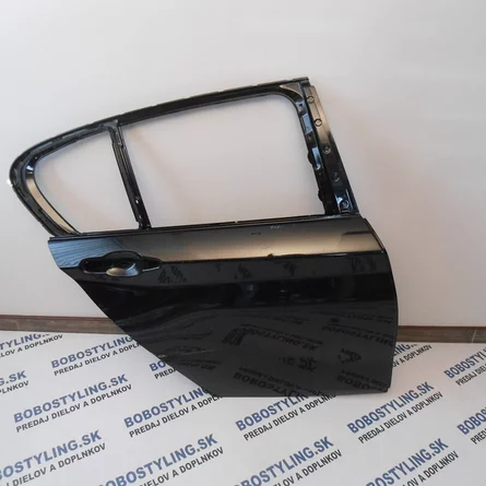 F20 zadné dvere pravé 41527284516 145€