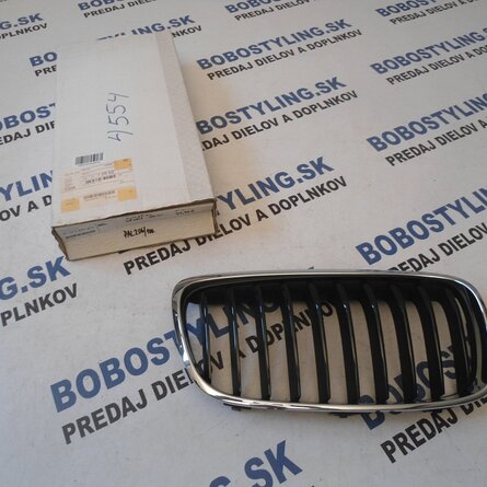 F46 Sport line praavý grill 51137379612 41,76€