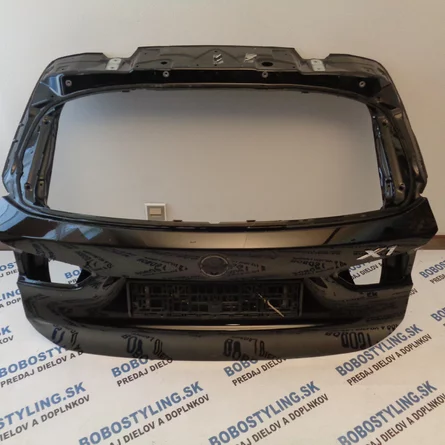 F48 zadný kufor 41007350826 165€