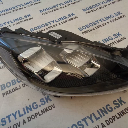 Kuga MK3 pravé LED LV4B-13E014-FH 380€