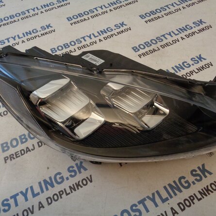 Kuga MK3 pravé LED LV4B-13E014-FH 380€