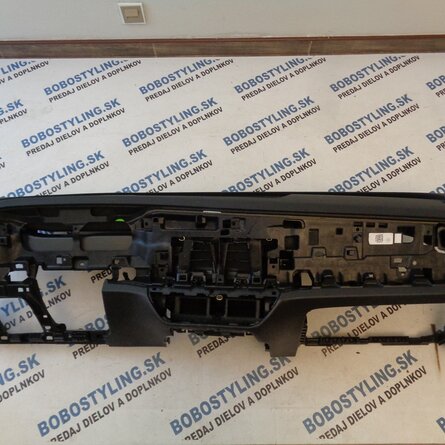 Passat B9 palubná doska 440€