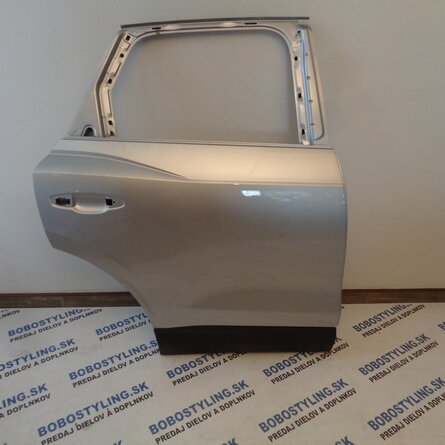 Q3 zadné pravé dvere 83A833052C 255€